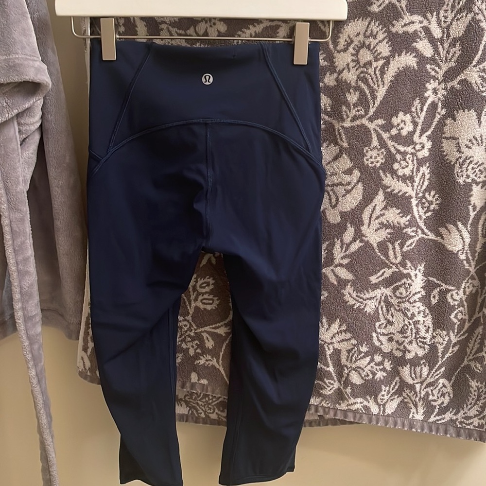 Lululemon - Picture 3 of 4